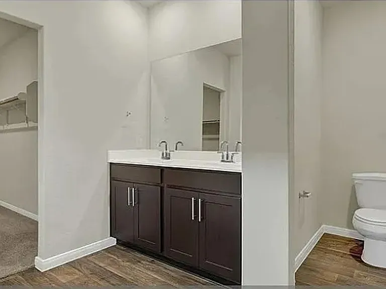 115 Bethpage Dr — Photo 4