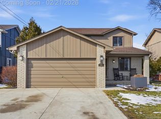 34245 Jefferson Ave, Harrison Township, MI