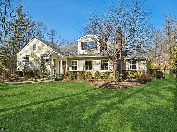 3rd image of 197 Parsonage Hill Rd