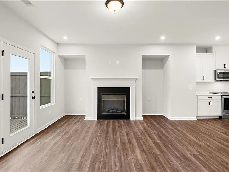 741 Payton Ln — Photo 15