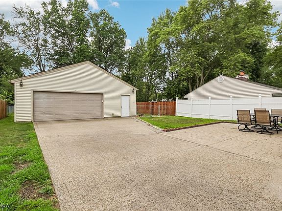 3rd image of 233 Kempton Dr
