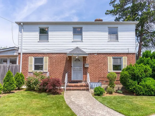 17217 32nd Ave, Flushing, NY 11358