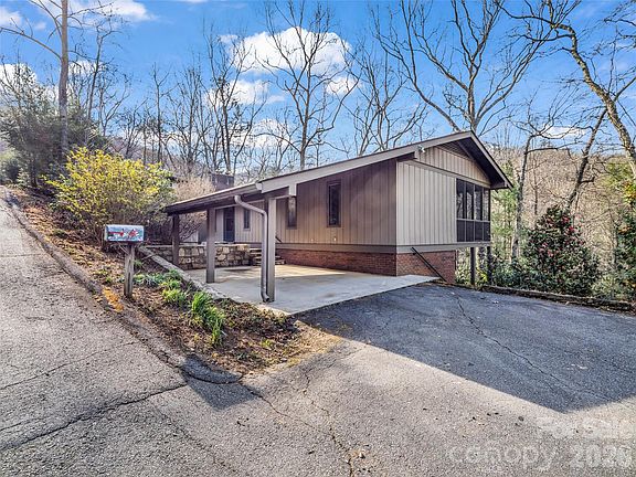 2nd image of 417 Ivy Rd