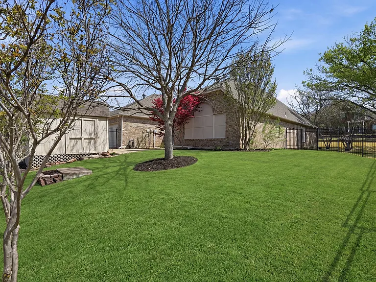 6613 Barclay Ln — Photo 32