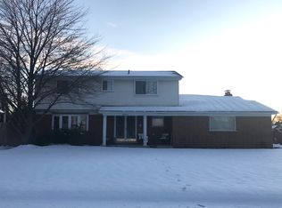 18950 Sioux Dr, Clinton Township, MI 48036