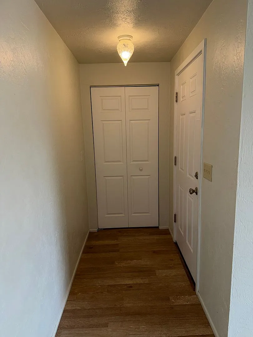 165 SW Kalmia St. — Photo 2