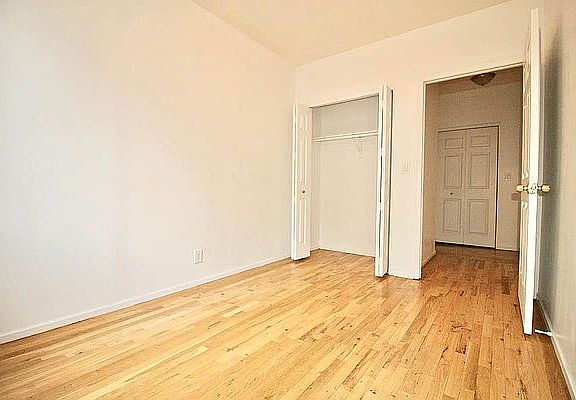 4th image of 278 Willoughby Ave #1B