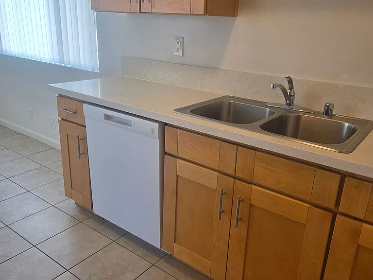 815GL — Photo 15