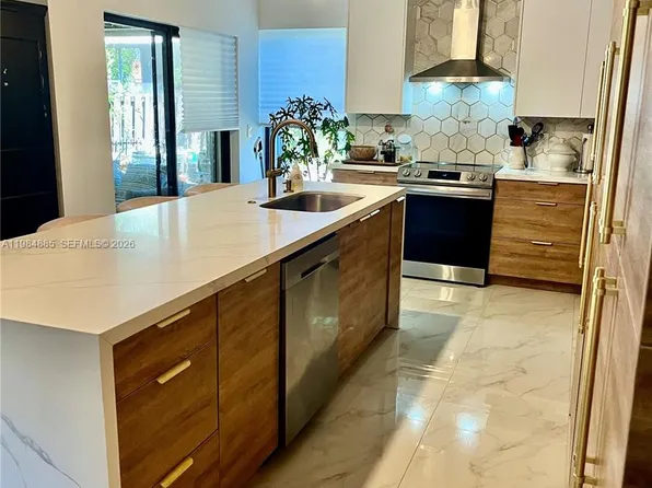 6201 Portsmouth Ln, Davie, FL 33331