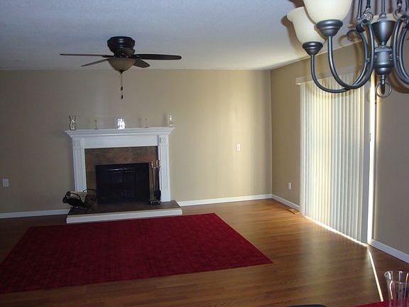 3rd image of 102 Bryant Woods Dr.
