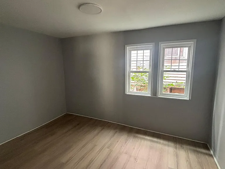 86 Wolcott St #1R — Photo 6
