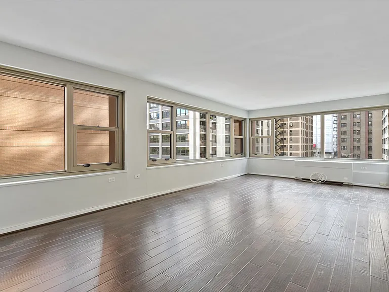 247 E Chestnut St #504 — Photo 3