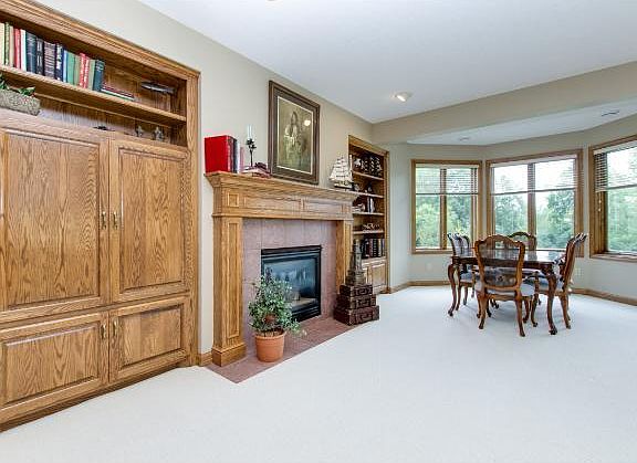 Fireplace & built ins!