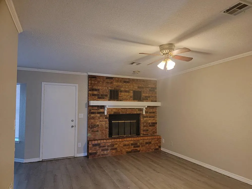 136 North Greenleaf Drive - 1 — Photo 2