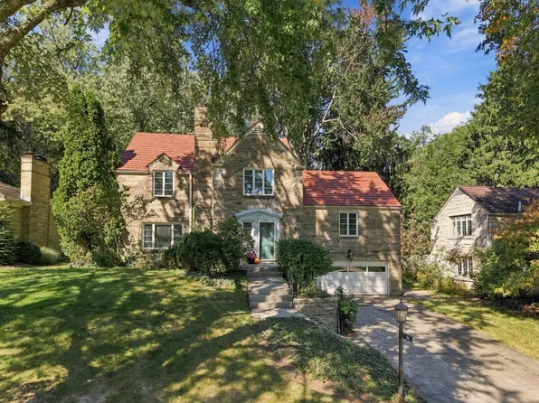 103 Woodland Dr, Pittsburgh, PA 15228