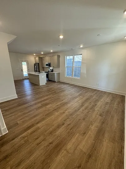 3 bed, 2.5 bath, 1200 sqft, $1,795 — Photo 2