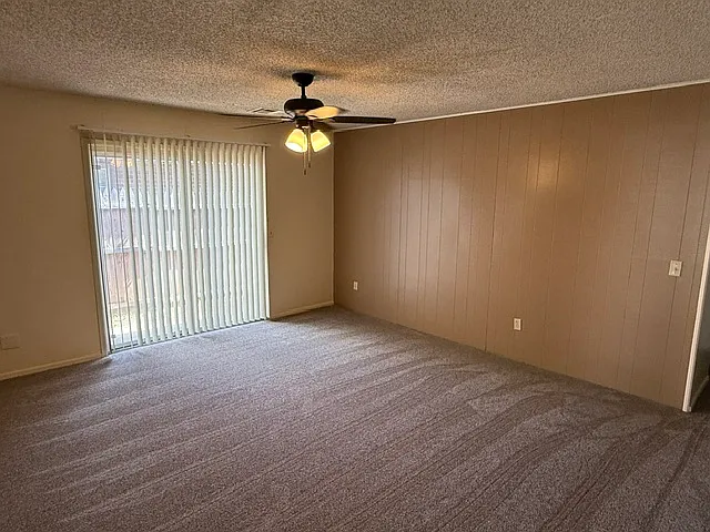 2410 Oakridge Dr — Photo 3