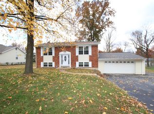 1475 Macklin Dr, Ballwin, MO 63021