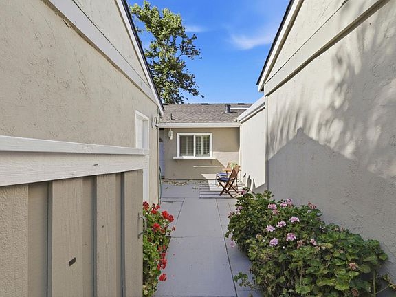 3rd image of 1131 Holly Oak Cir