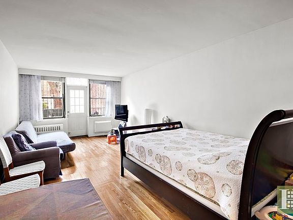 4th image of 212 E 77th St APT 1B