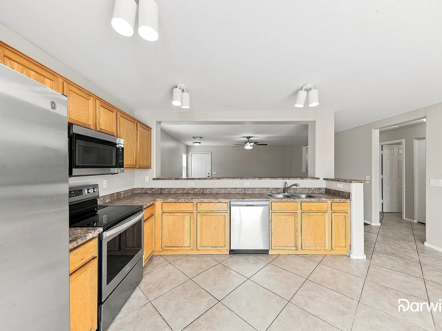 4 bed, 2.0 bath, 1428 sqft, $1,720 — Photo 3