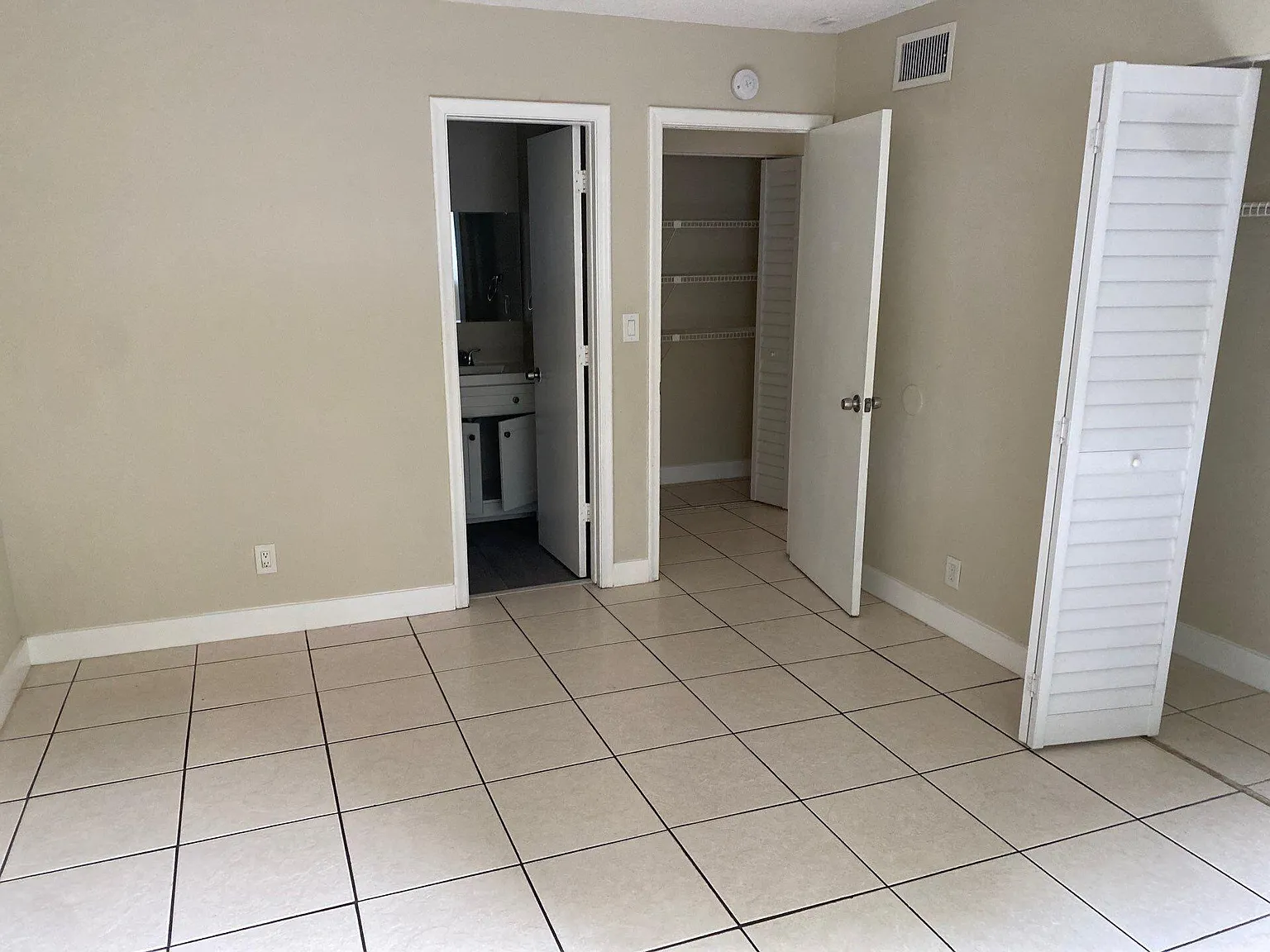 Olive Glen — Photo 1