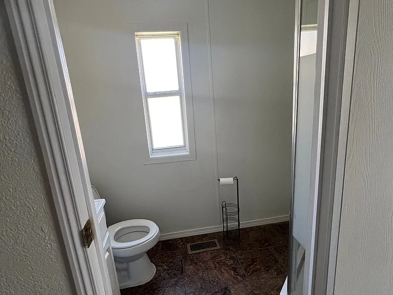503 Uhland Rd — Photo 22