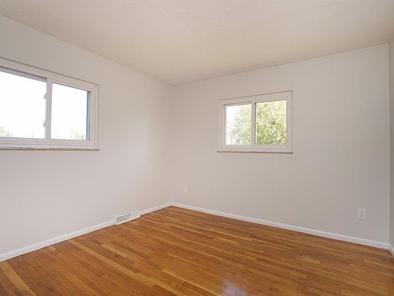 5th image of 951 Patricia Ln