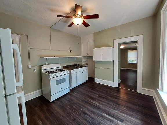 3rd image of 904 N Garfield Ave APT B