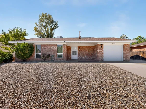 9933 Clearwater St NW, Albuquerque, NM 87114