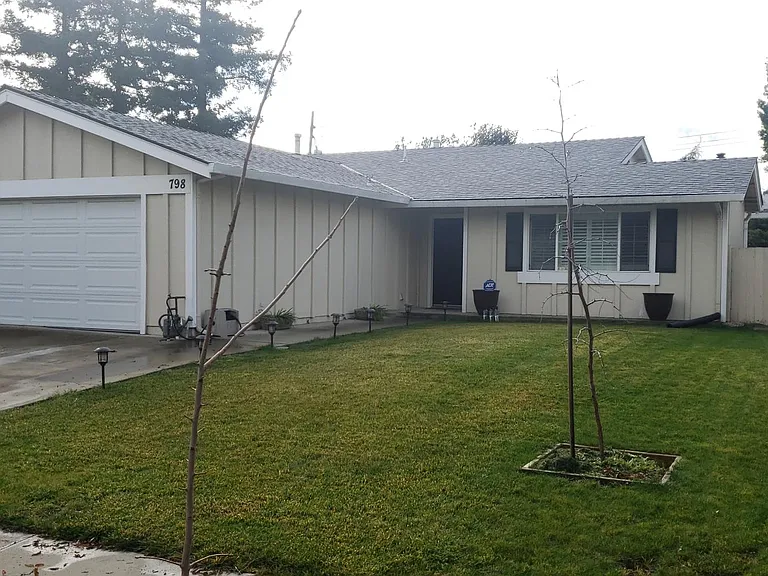 798 Coffey Ct — Photo 2
