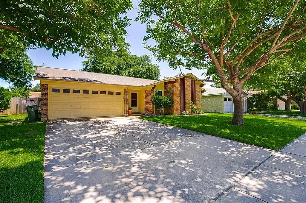 3 bed, 1381 sqft, $2,400 — Photo 3