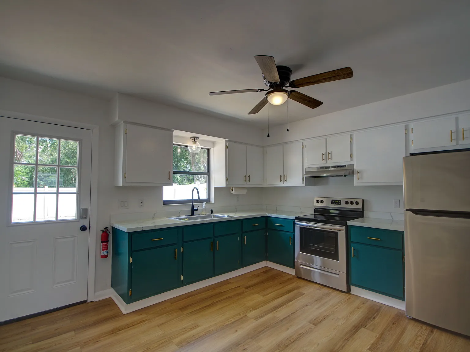 2 bed, 884 sqft, $2,095 — Photo 3
