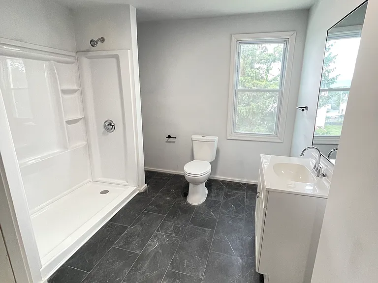 503 E State St — Photo 9