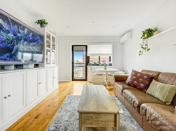 84-05 Queens Boulevard image 1 of 20