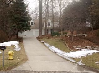 2259 S Hilltop Dr, Muskegon, MI
