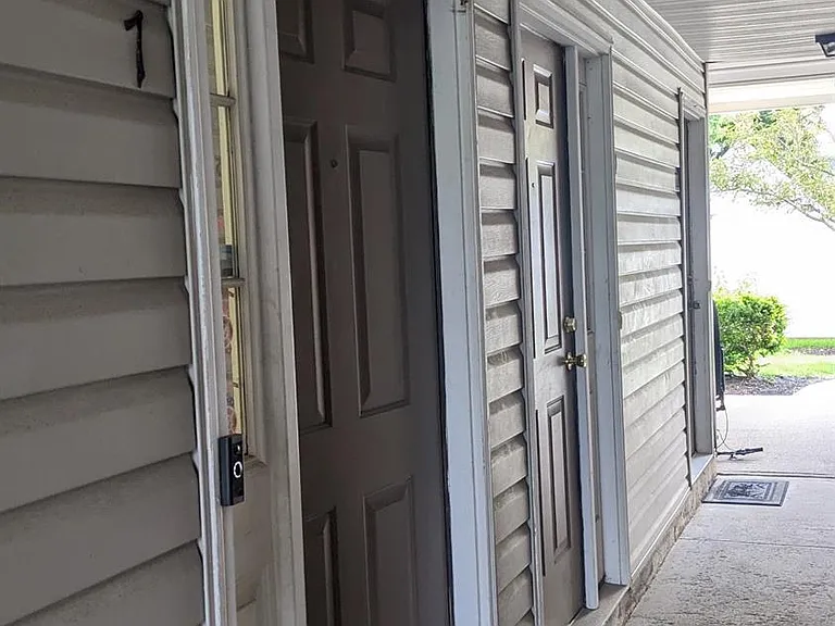 7 Newburgh Dr — Photo 2
