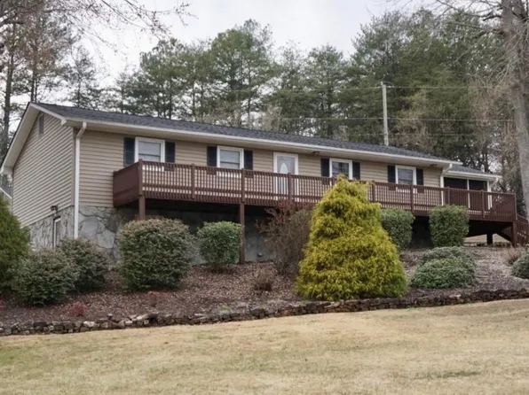 13 Phillips Dr, Travelers Rest, SC 29690