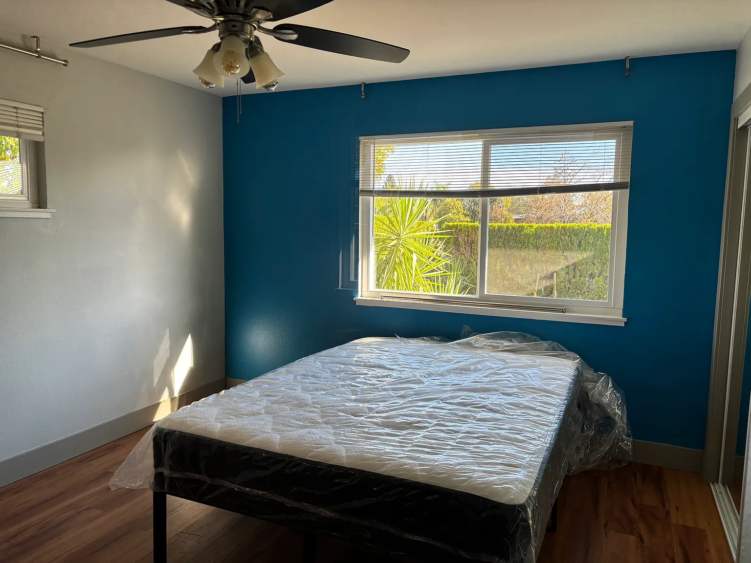 2518 Cordova Ln — Photo 2