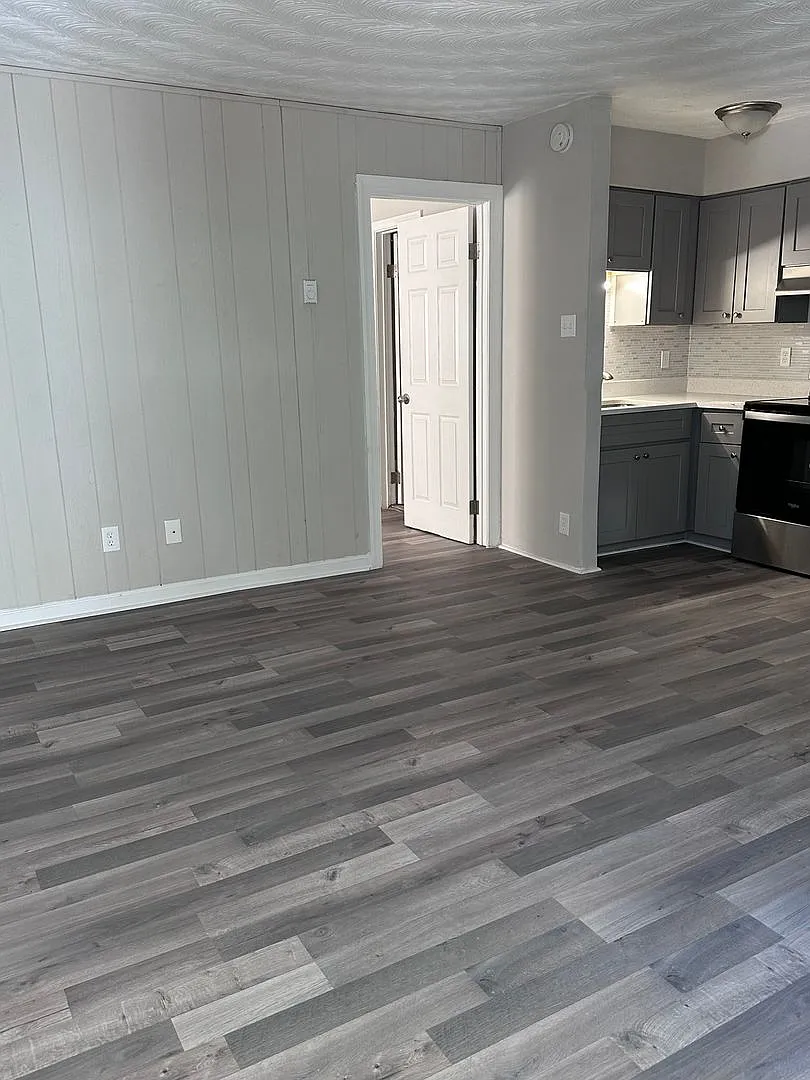 322 Ashlawn — Photo 2