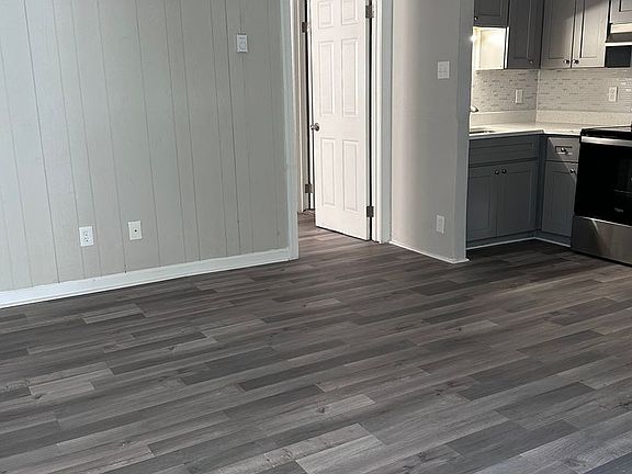 2nd image of 322 Ashlawn Dr APT 4