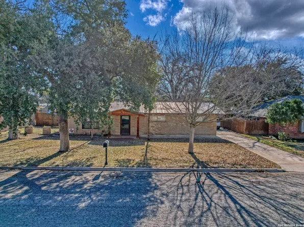 737 N SKYLANE DR, Uvalde, TX 78801