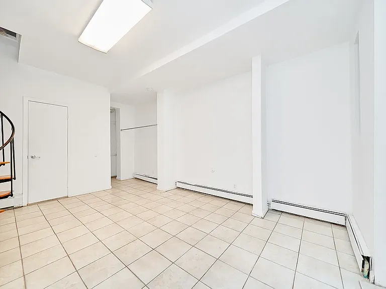 514 W 48th St #1A — Photo 11