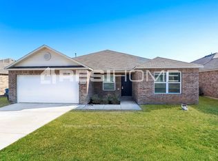 916 Klare Ln, Midwest City, OK 73130