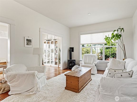3rd image of 1011 Cass Street