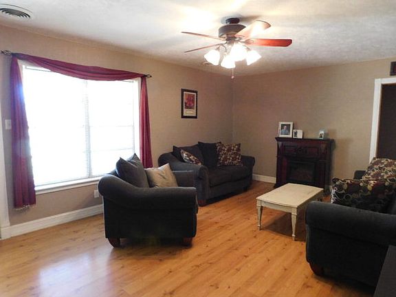 3rd image of 4655 Roosevelt Ave