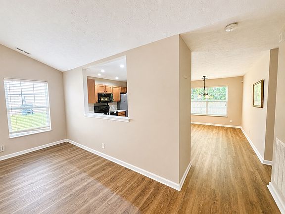 4th image of 1011 Bradford Park Rd