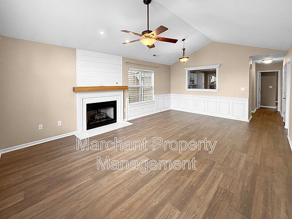 5th image of 14 Hillside Glen Dr