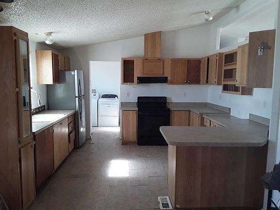 Nice Size Kitchen with plendy of counter space with the Laundry Room off the Kitchen to the back door. This kitchen would be ideal for one of those Moving Middle Islands.