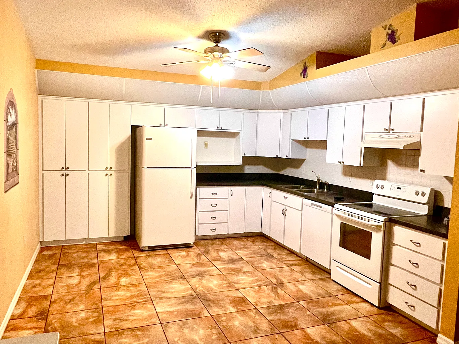 3 bed, 1600 sqft, $1,730 — Photo 1